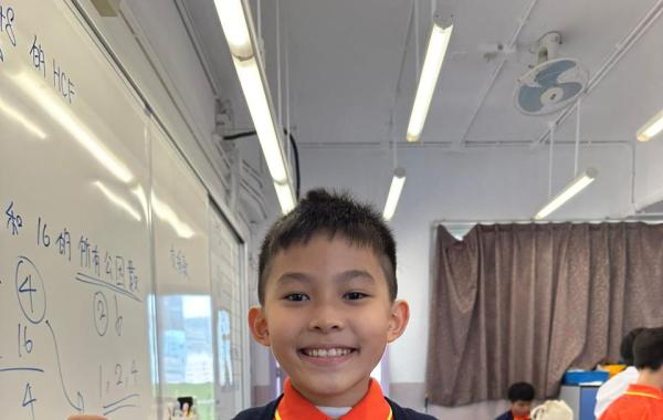 學生選擇香港的歷史建築物作為繪畫主題，並模仿吳冠中對城市景觀的表現手法。從學習過程中，增強學生對保護和傳承歷史文化的意識。
