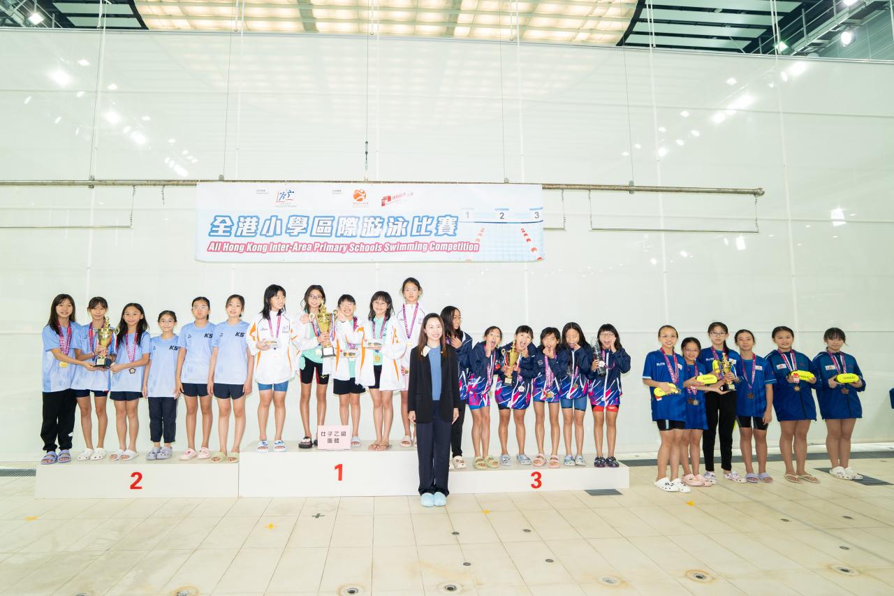 女子乙組團體殿軍                                  五誠 歐穎澄