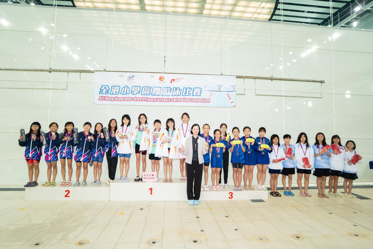 女子乙組接力季軍                                 五誠 歐穎澄