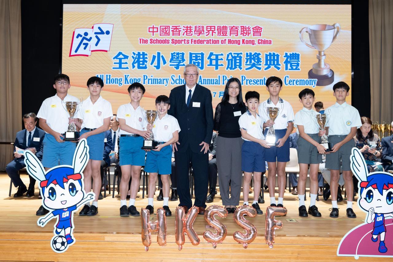 全港小學體育獎勵計劃西貢區小學分會男子組銀獎